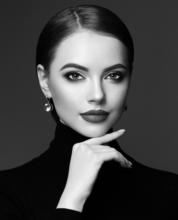 Portrait Jewelry Model