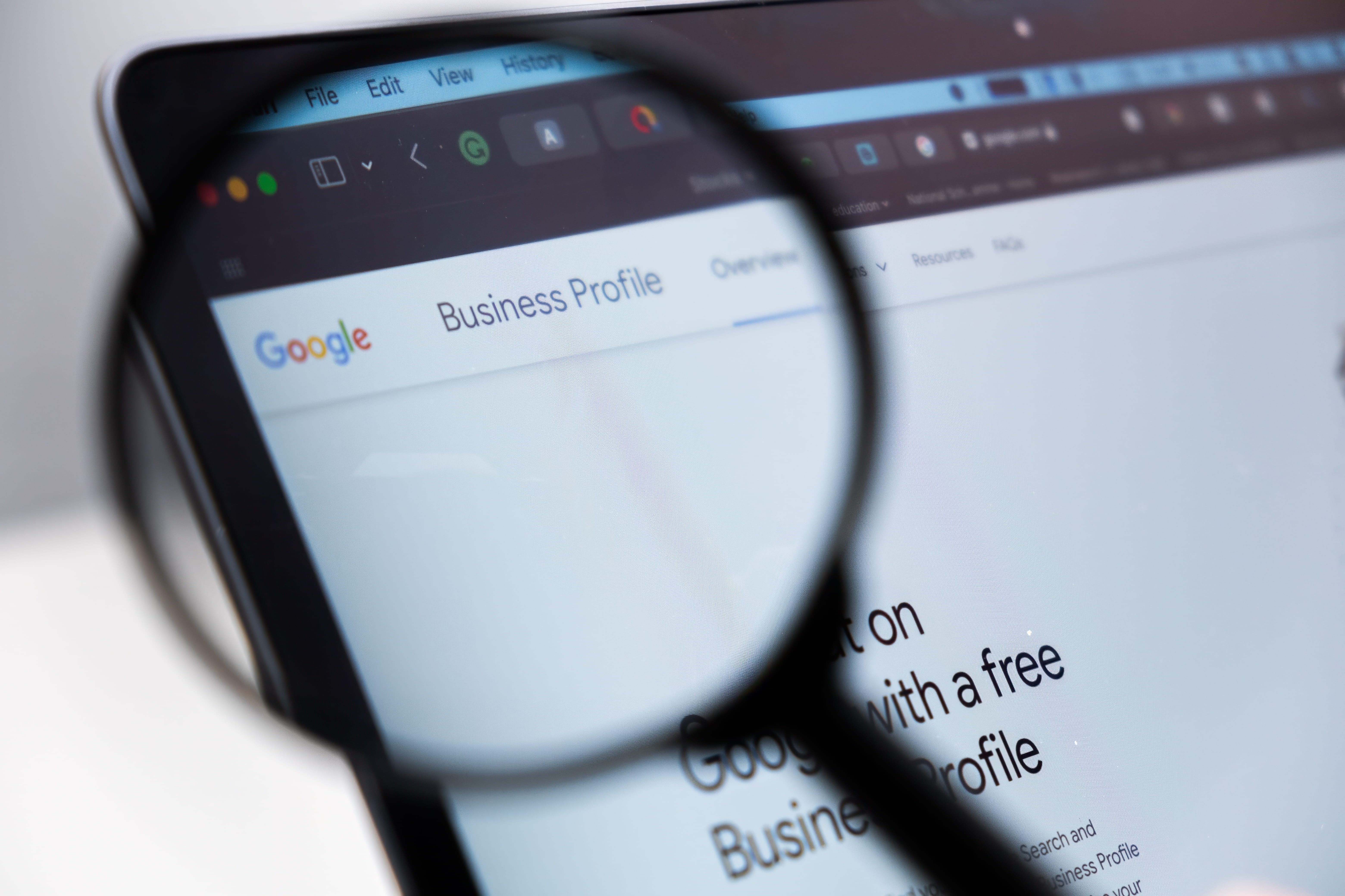 magnifying glass on google business for jewelers